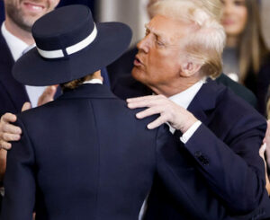 Melanias_hat_impedes_President_Trumps_kiss